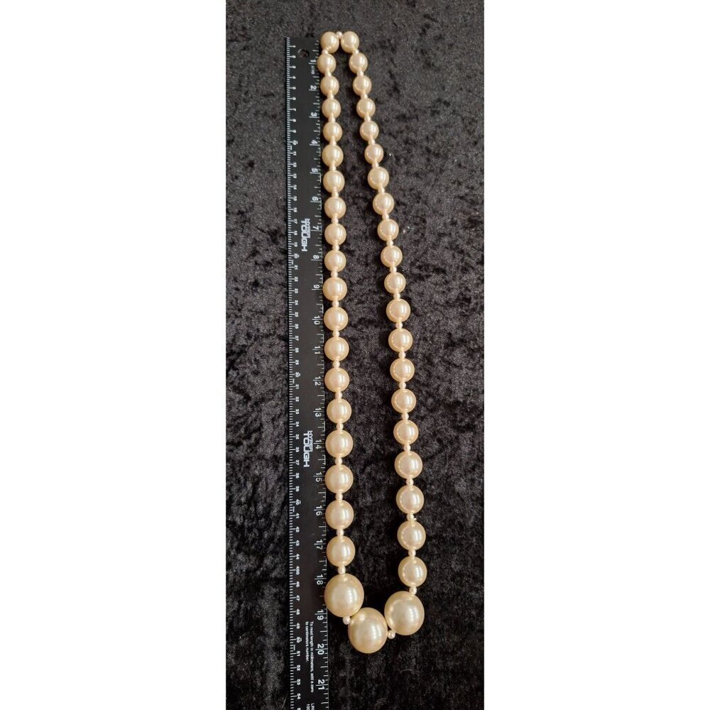 Vintage-Inspired Faux Pearl Strand Elegant Statement Necklace with Graduated Bea - Picture 4 of 6